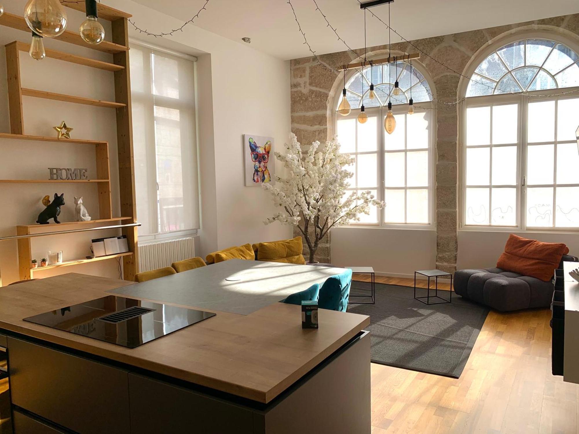 Les Fabuleux Appartements Du Coeur De Ville - Place Victor Hugo Besancon Exterior photo